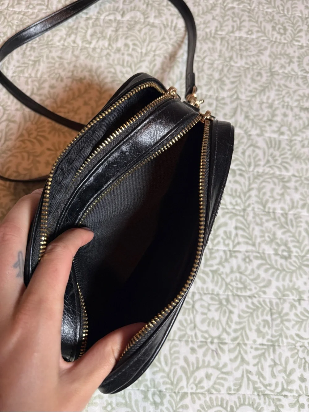 Universal Thread Black Woven Crossbody Bag with Gold Hardware
